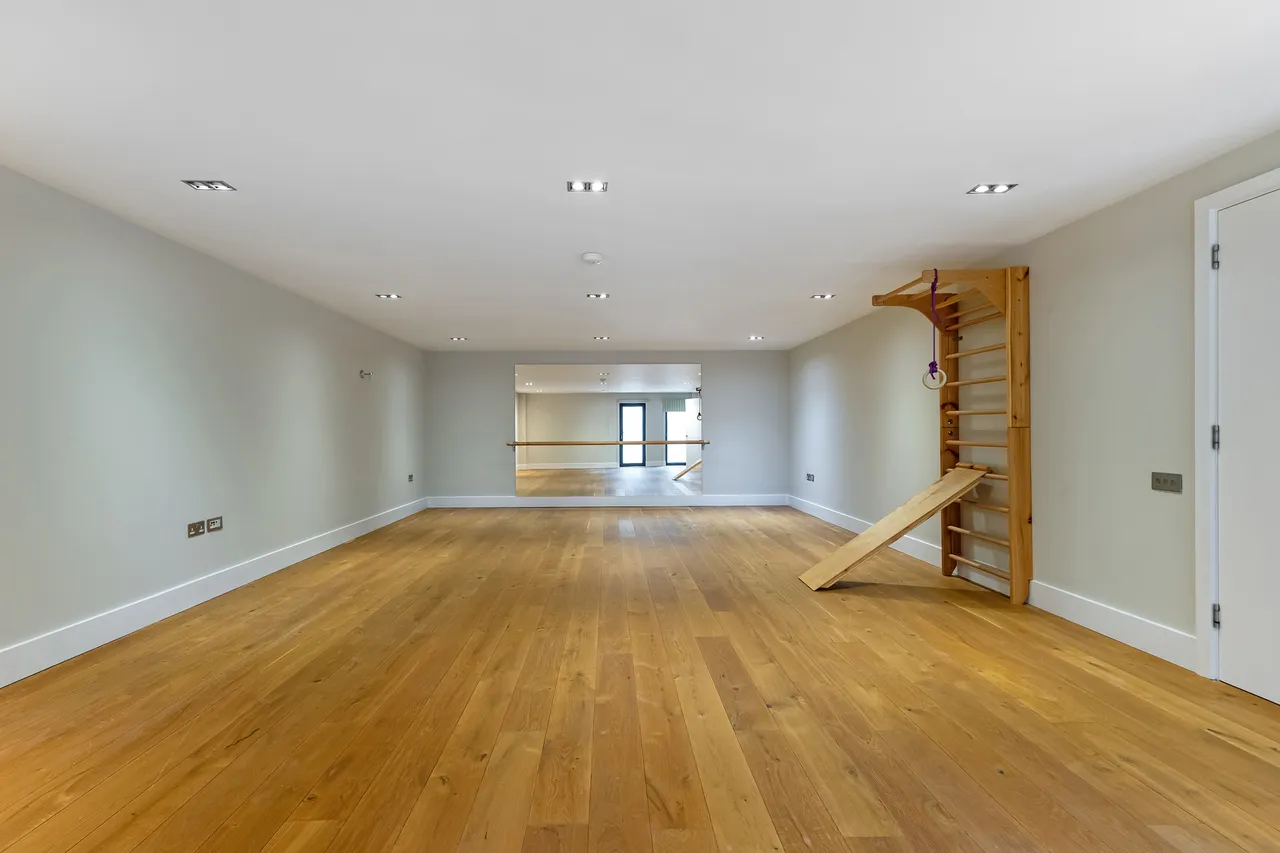 Wellington Avenue, Virginia Water, GU25, photo 18