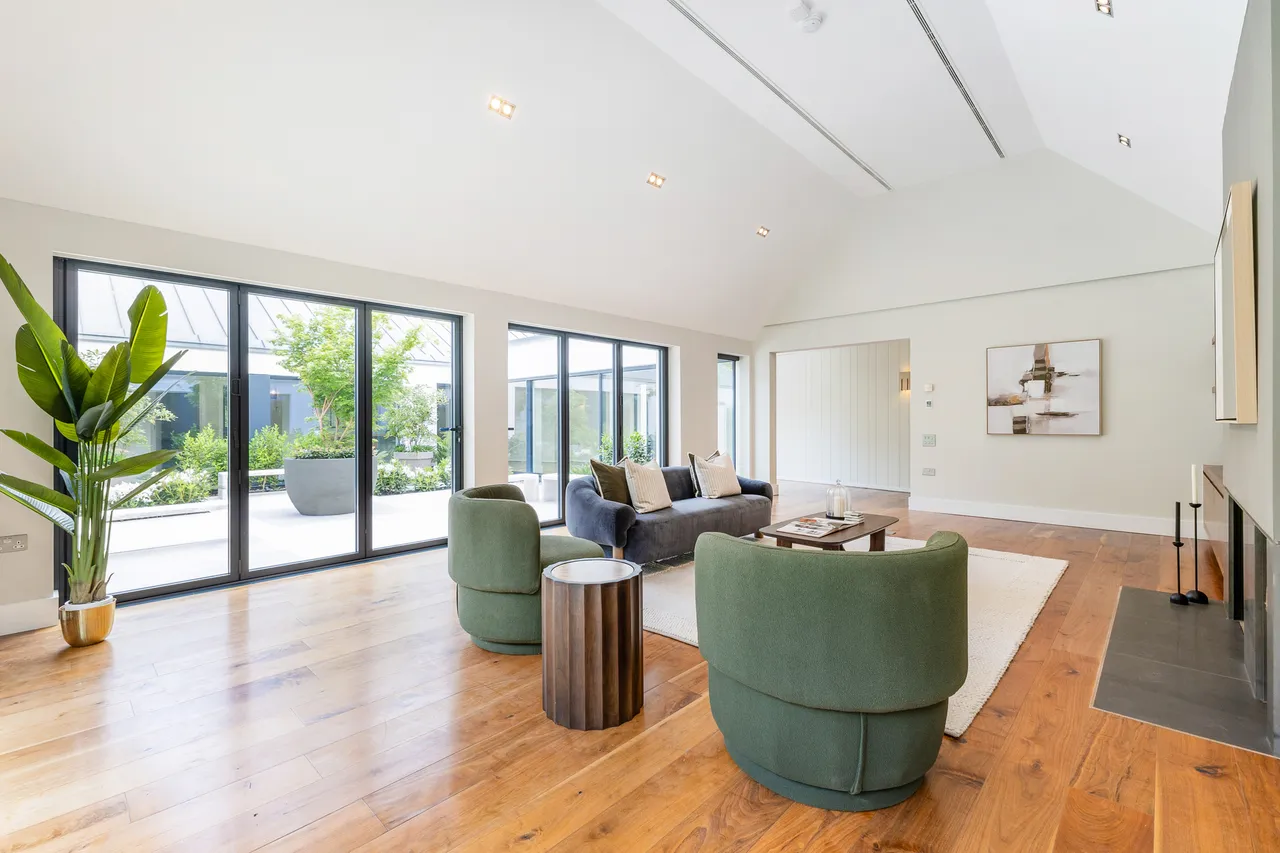 Wellington Avenue, Virginia Water, GU25, photo 9