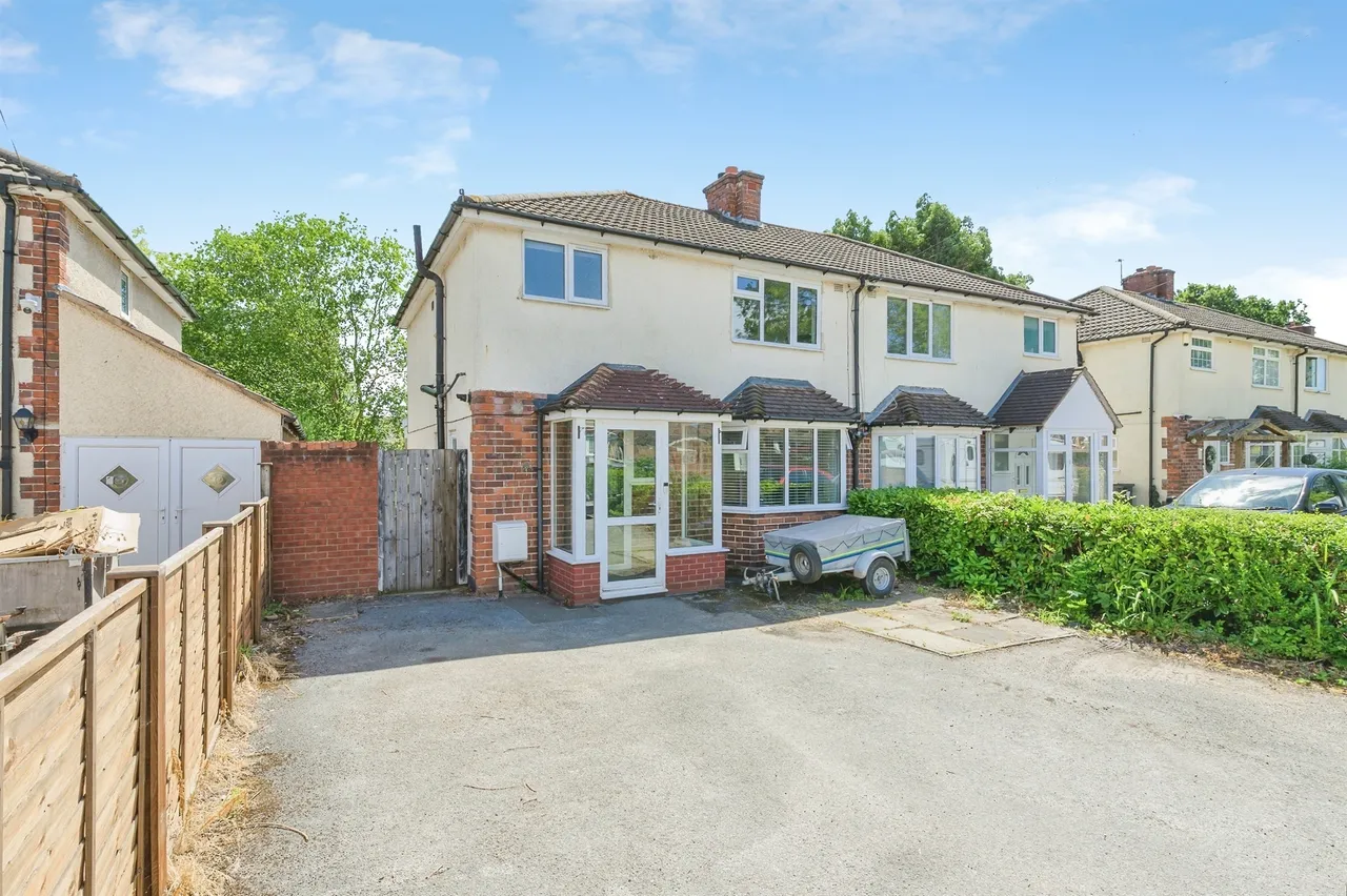 3 bed house for sale — Whitehouse Common Road, Sutton Coldfield