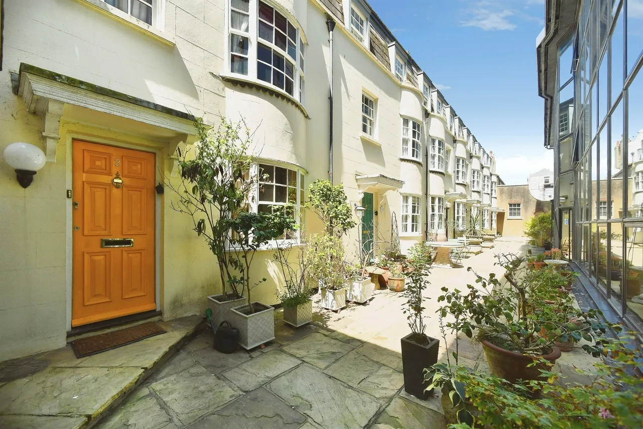 3 bed house to rent — Dolphin Mews, BRIGHTON