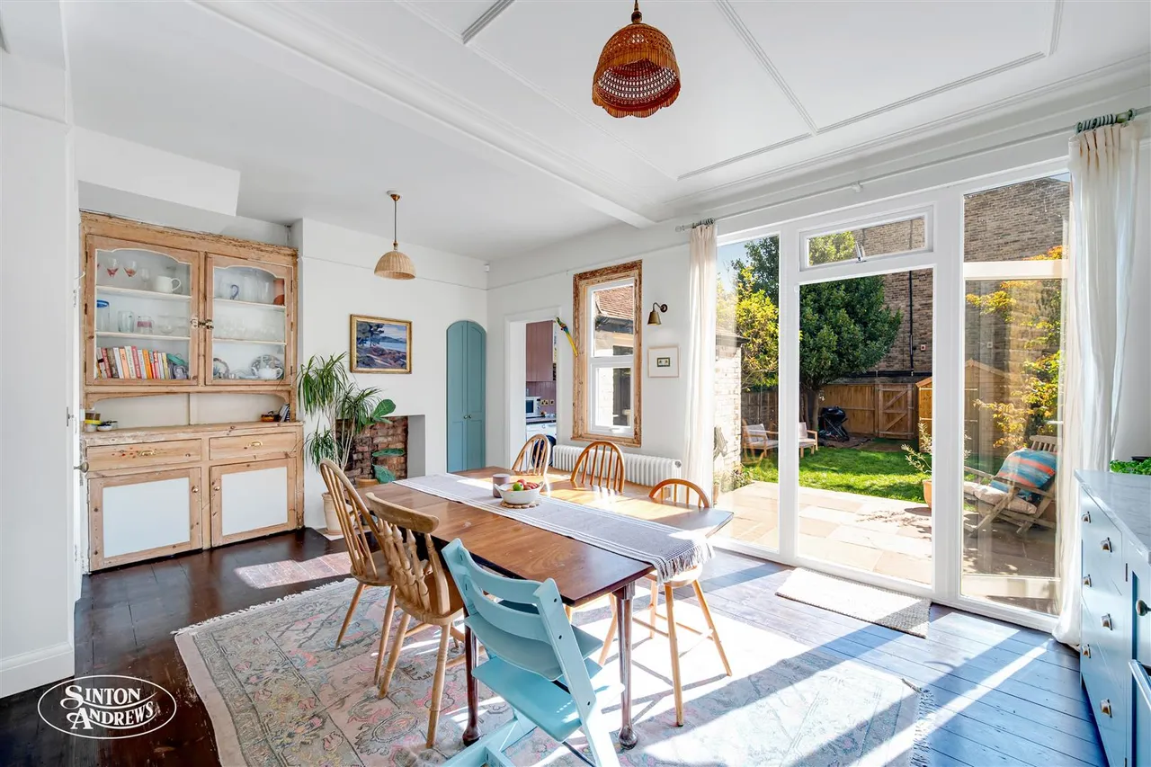 Woodstock Avenue, London, photo 5