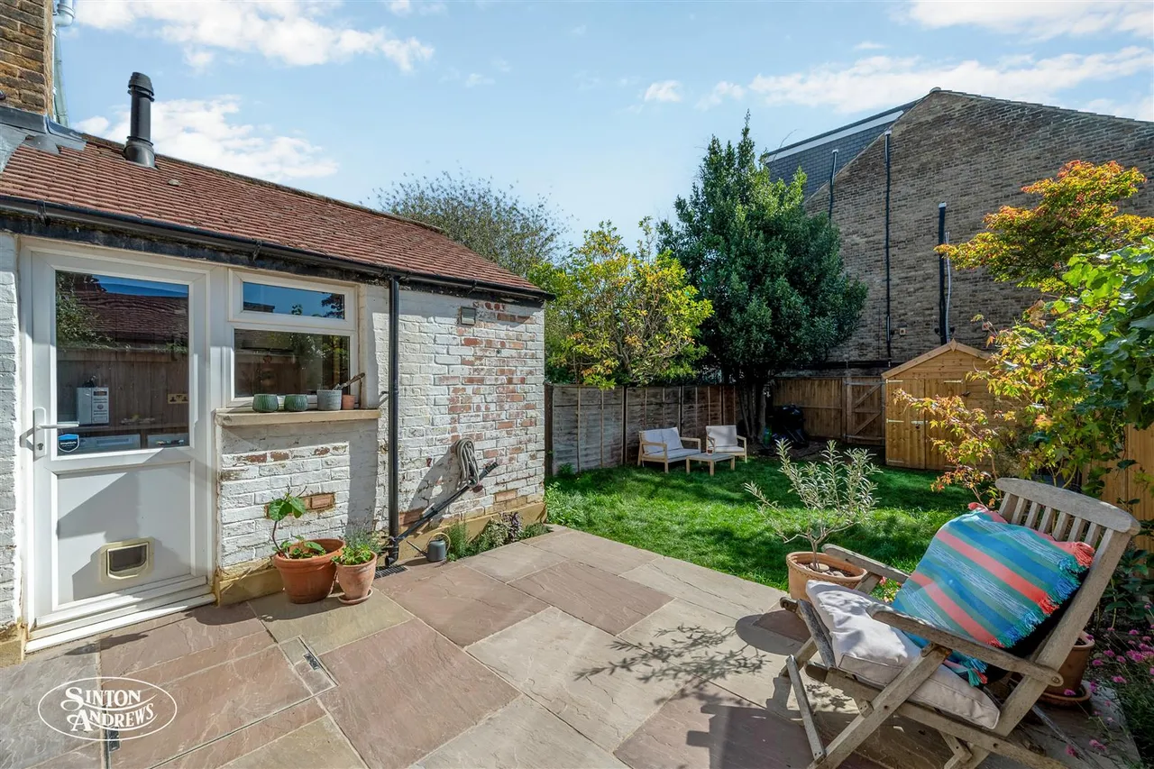 Woodstock Avenue, London, photo 16