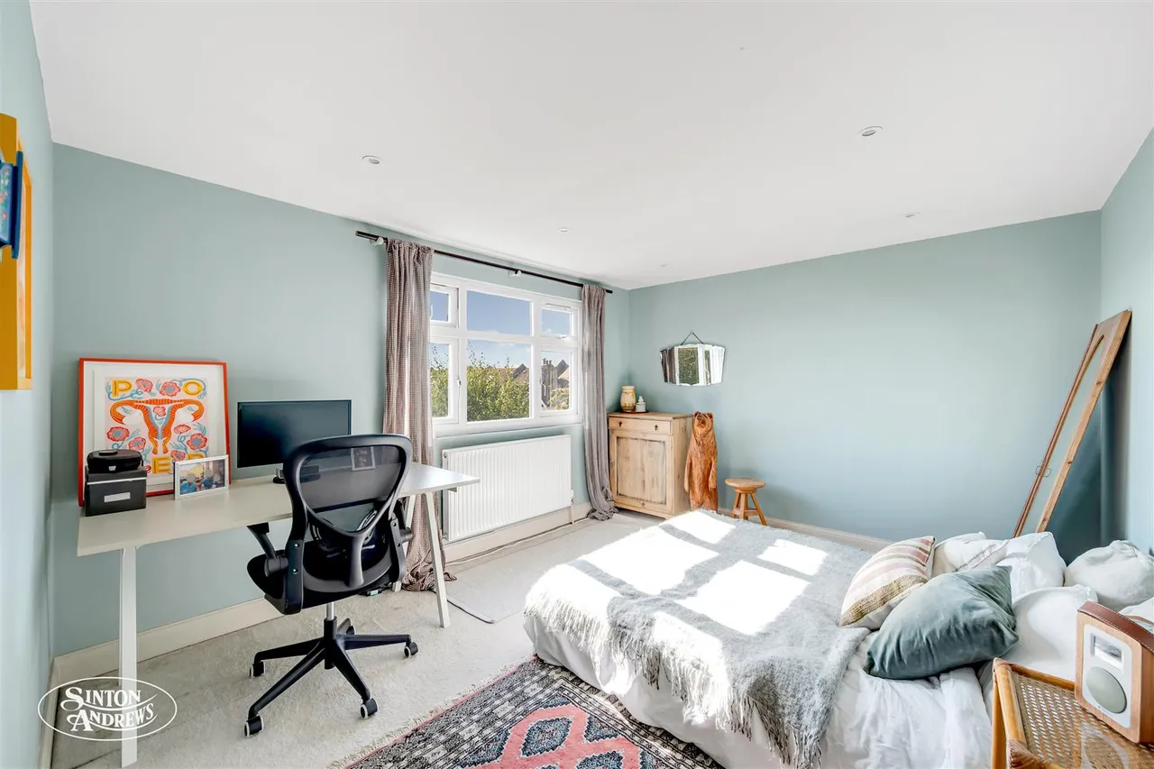 Woodstock Avenue, London, photo 13