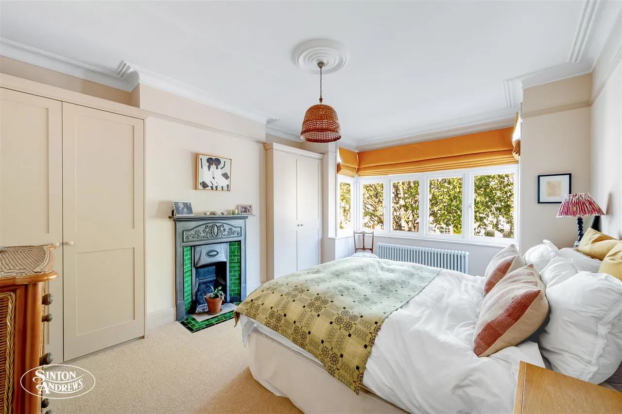 Woodstock Avenue, London, photo 8