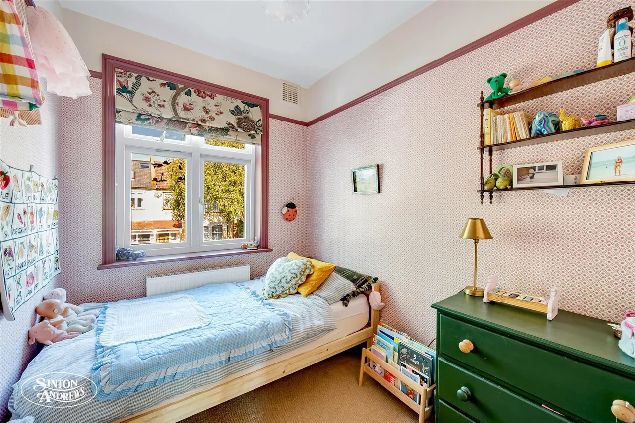 Woodstock Avenue, London, photo 12