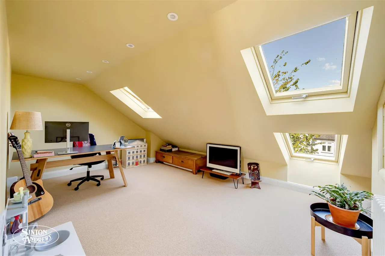 Woodstock Avenue, London, photo 15