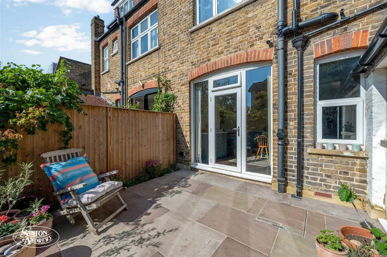 Woodstock Avenue, London, photo 17