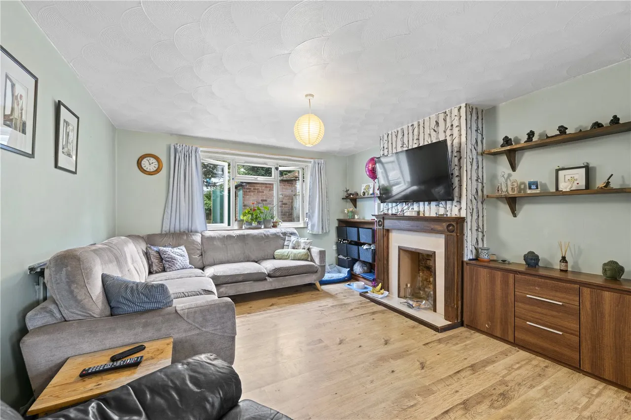 Green Close, Hanworth, TW13 6TJ, photo 2