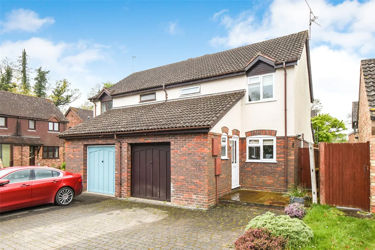 3 bed house for sale — Vetch Field, Hook, Hampshire, RG27 9SL