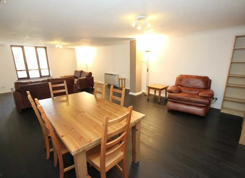 2 bed flat to rent — Knighten Street, Wapping, E1W