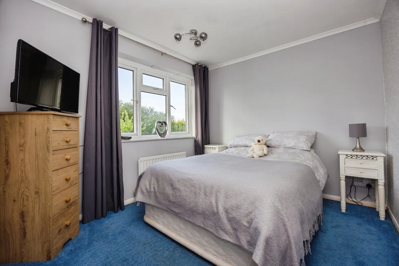 Miltons Crescent, Godalming, GU7, photo 8
