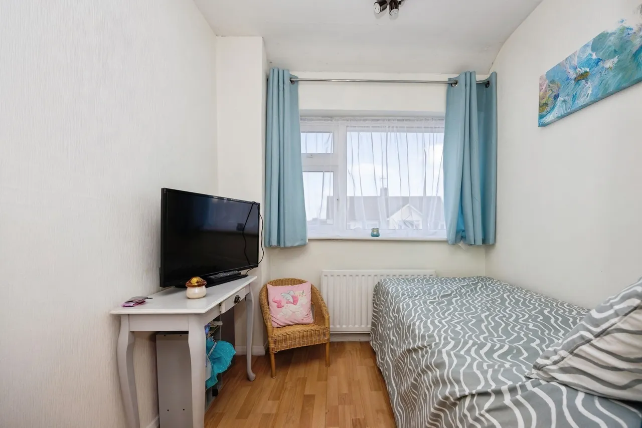 Miltons Crescent, Godalming, GU7, photo 12