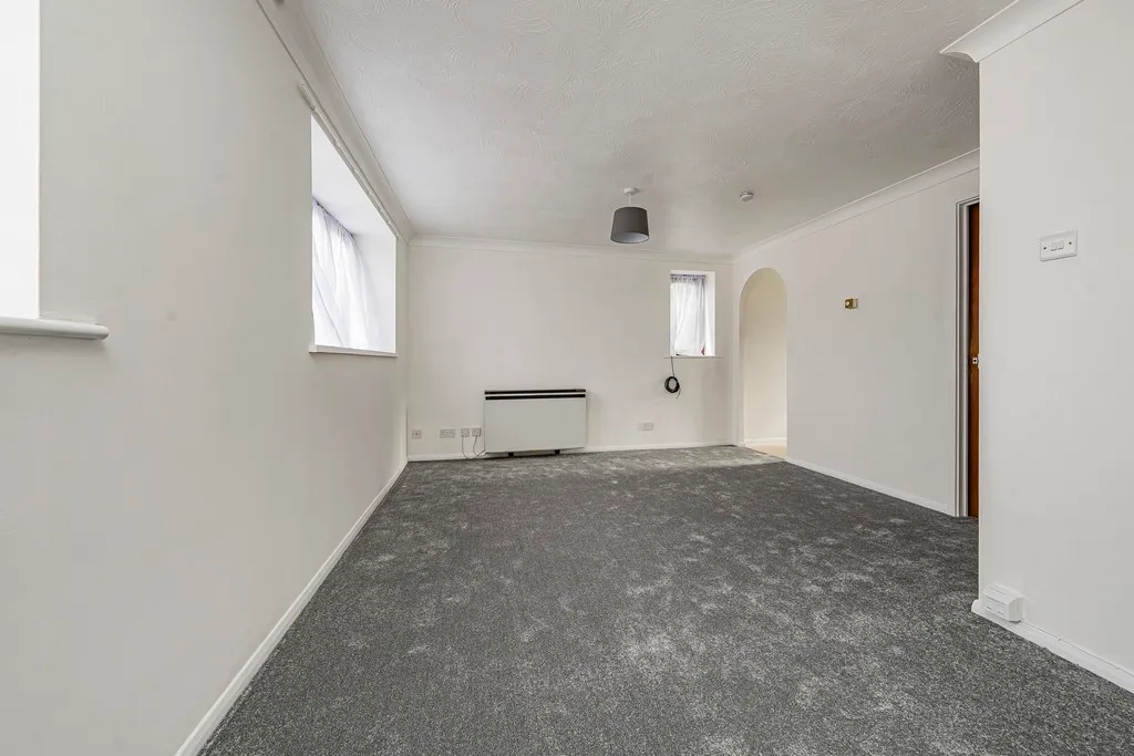 Studio flat for sale in Bullrush Grove, Uxbridge, photo 18
