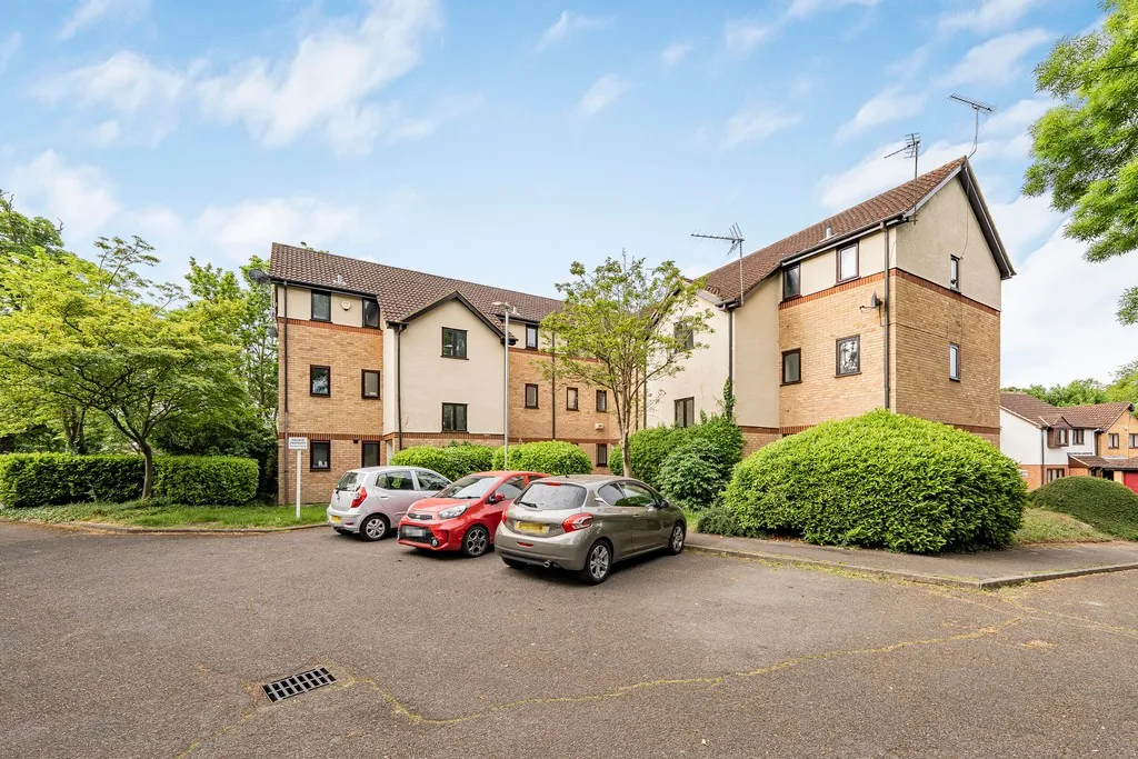 flat for sale — Studio flat for sale in Bullrush Grove, Uxbridge