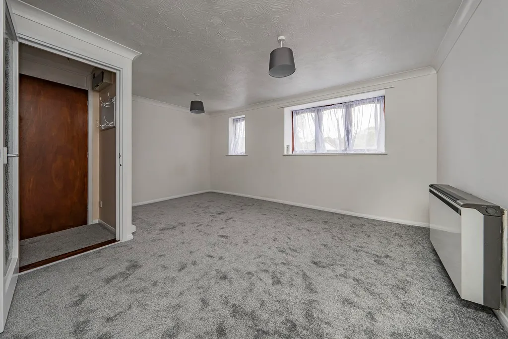 Studio flat for sale in Bullrush Grove, Uxbridge, photo 17