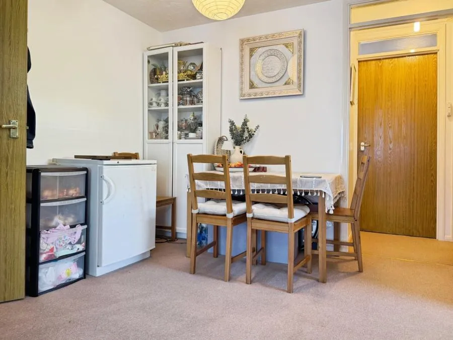 Hawthorne Crescent, West Drayton, UB7, photo 7