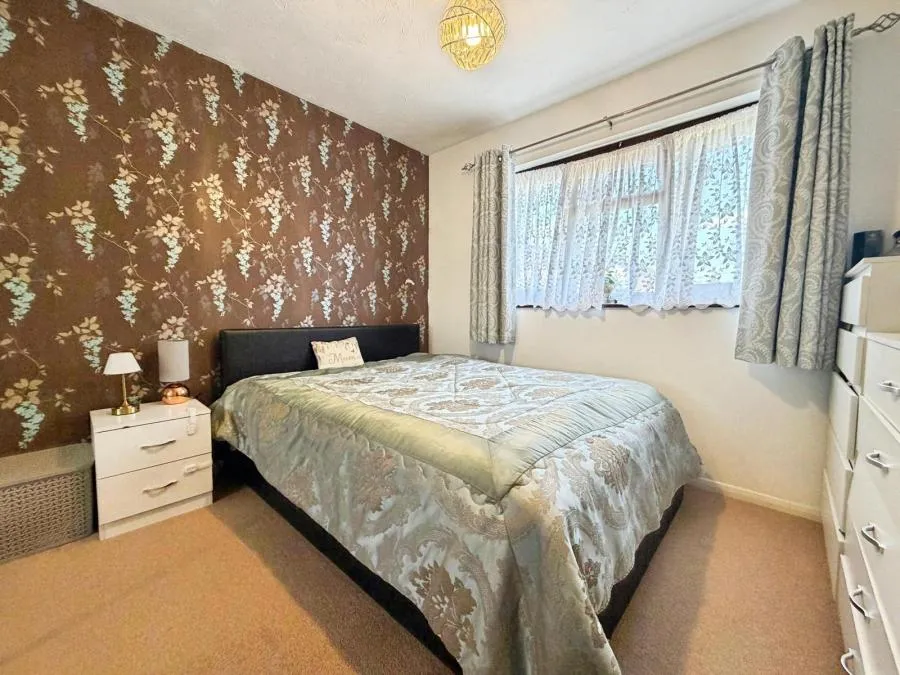 Hawthorne Crescent, West Drayton, UB7, photo 8
