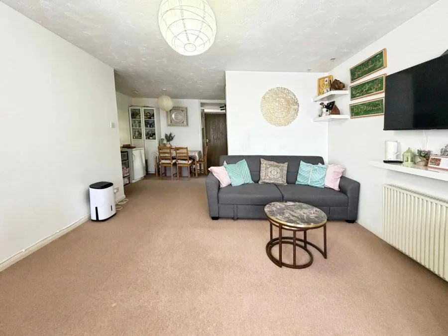 Hawthorne Crescent, West Drayton, UB7, photo 4