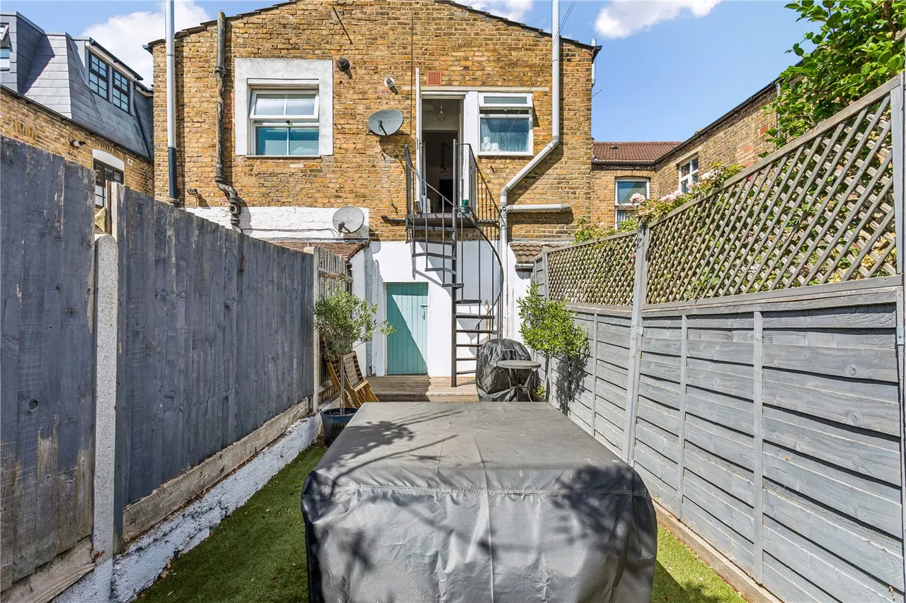 Khartoum Road, London, SW17, photo 2