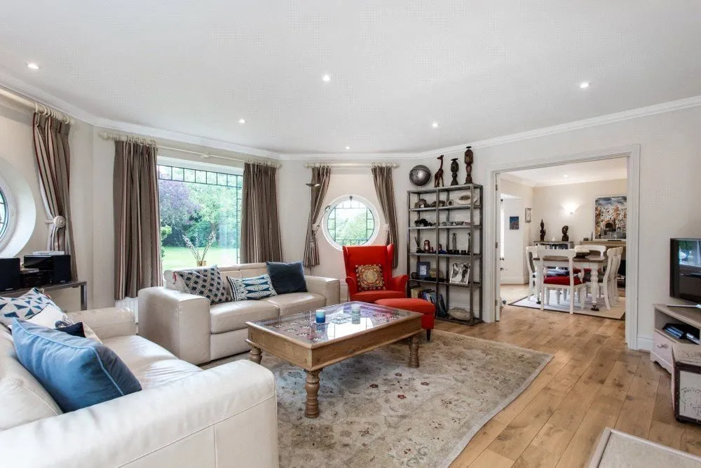 Oval Way, Gerrards Cross, Buckinghamshire, SL9 8PY, photo 4