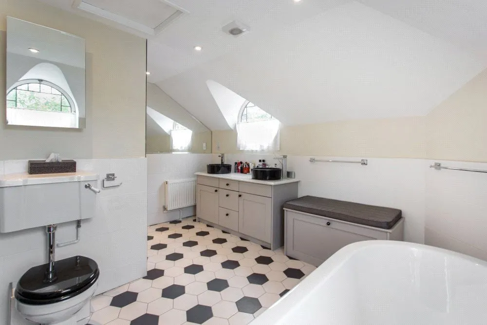 Oval Way, Gerrards Cross, Buckinghamshire, SL9 8PY, photo 8