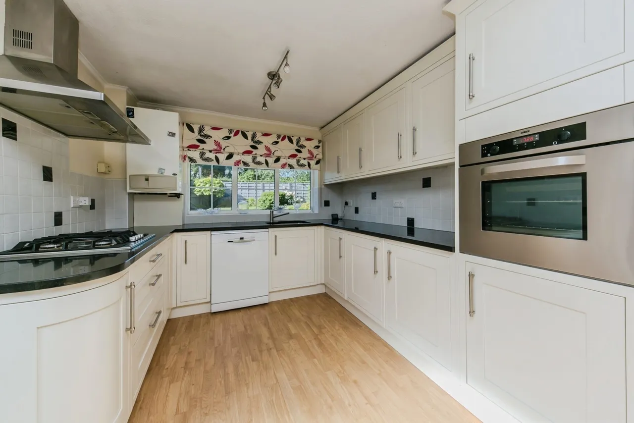 Fowey Close, Cheshire, SK10, photo 3