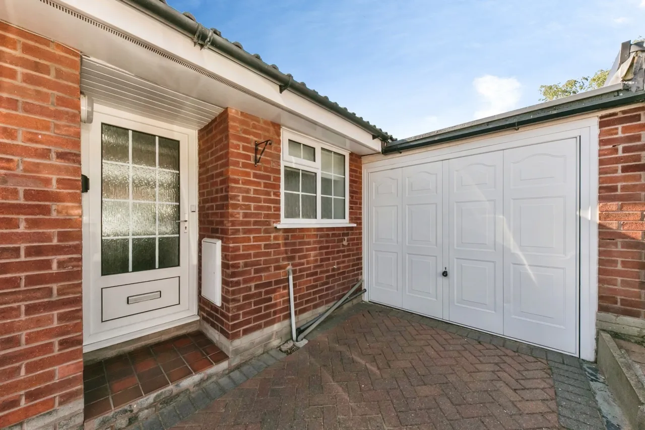 Fowey Close, Cheshire, SK10, photo 6
