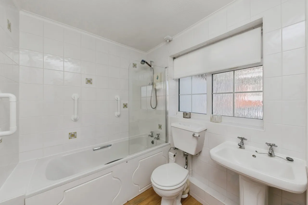 Fowey Close, Cheshire, SK10, photo 18
