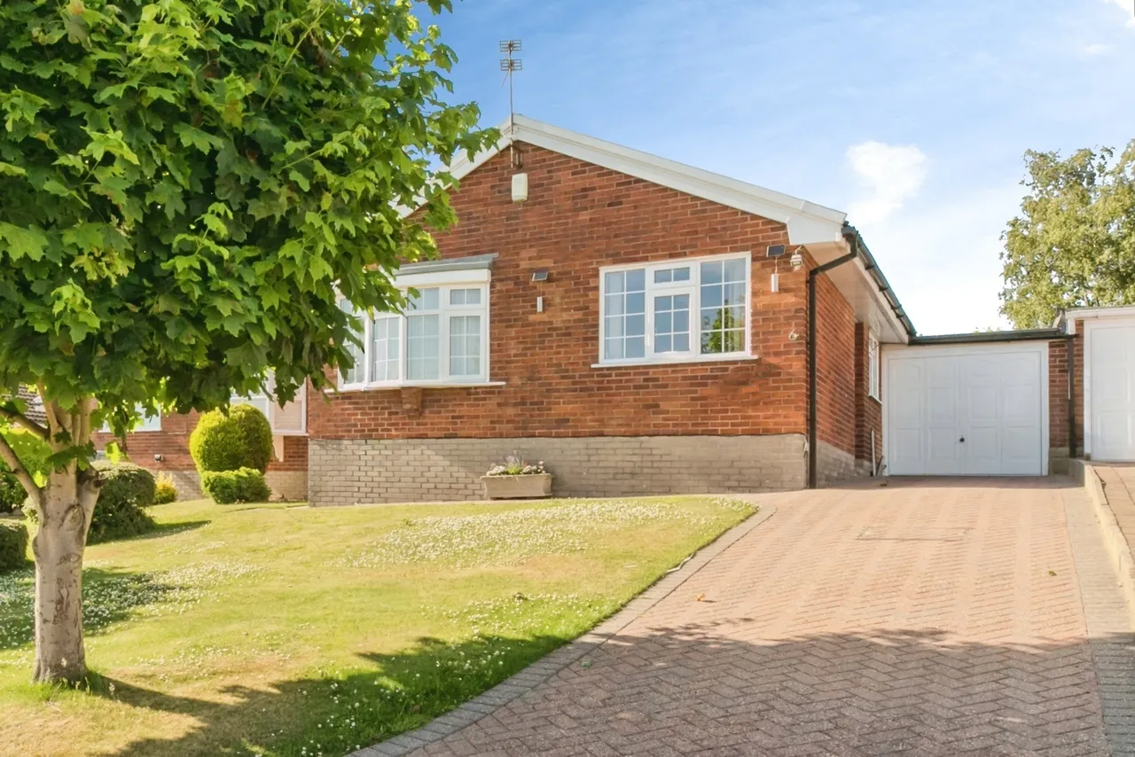 Fowey Close, Cheshire, SK10, photo 2