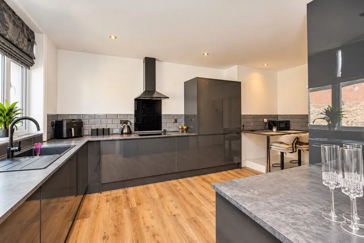 5 bed flat for sale — King Street , Weymouth
