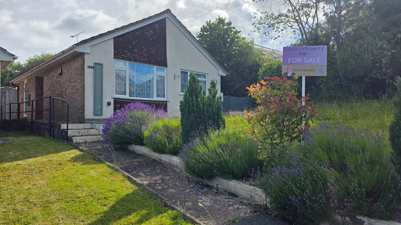 2 bed house for sale, Lakeside Avenue, Lydney, GL15