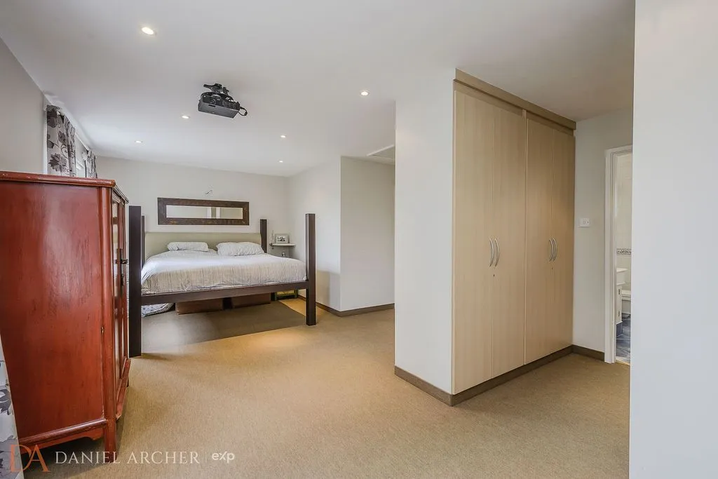 Peregrine Way, Wimbledon, SW19, photo 17