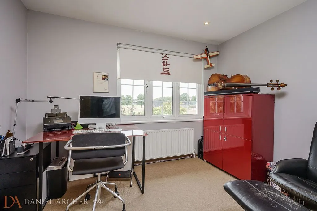 Peregrine Way, Wimbledon, SW19, photo 15