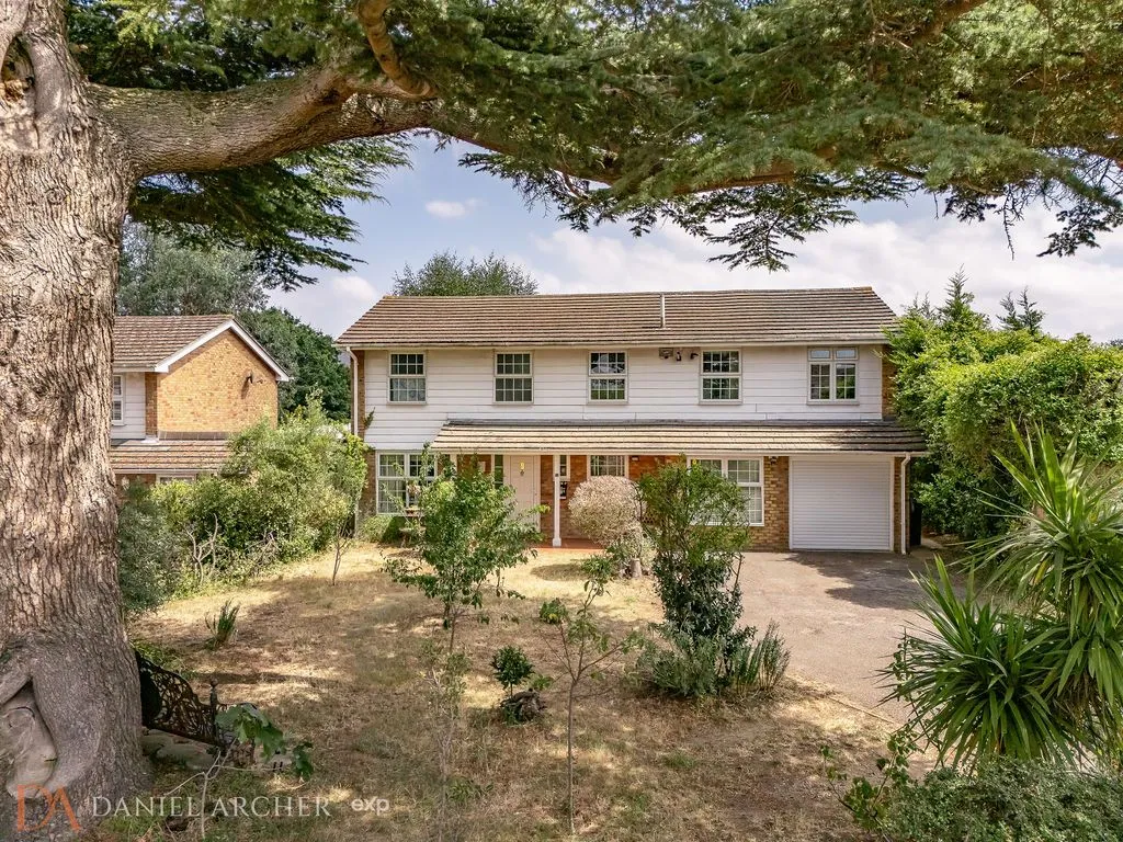 4 bed house for sale, Peregrine Way, Wimbledon, SW19