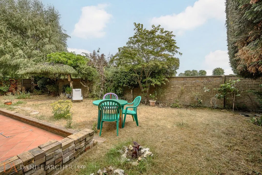 Peregrine Way, Wimbledon, SW19, photo 11