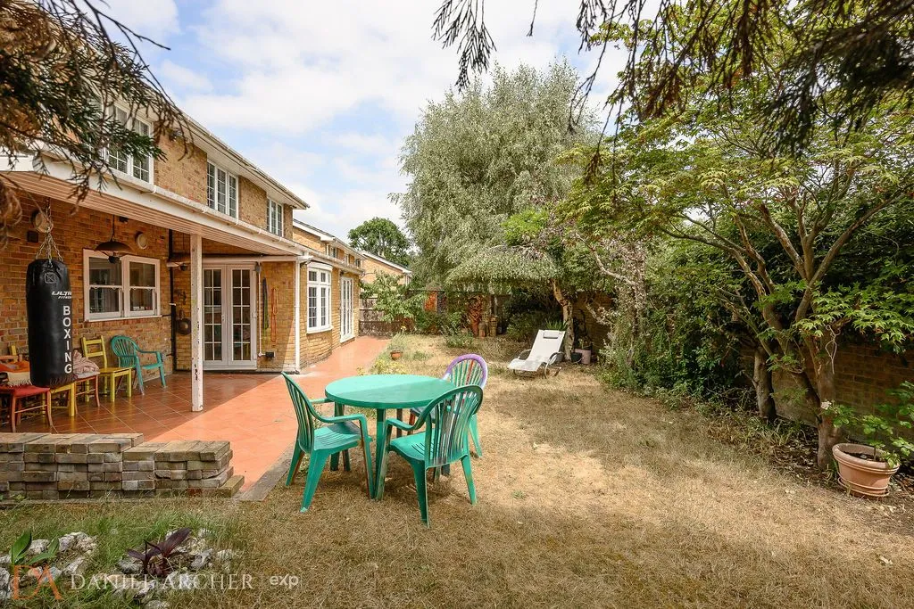 Peregrine Way, Wimbledon, SW19, photo 10