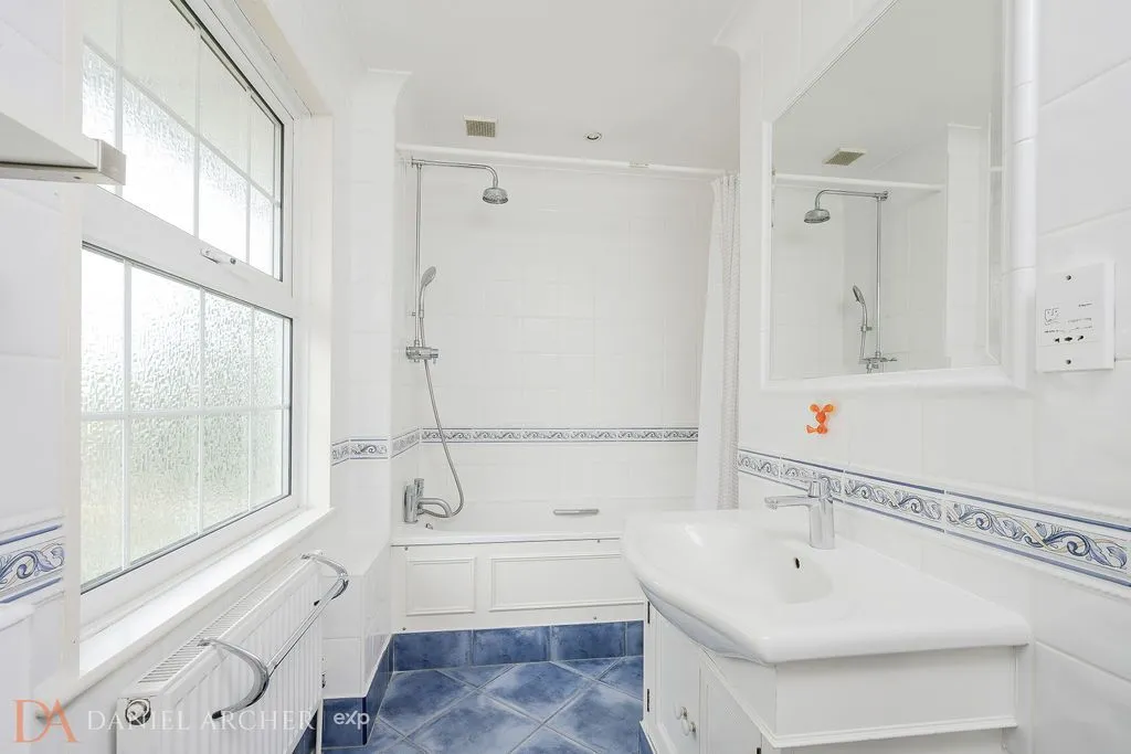 Peregrine Way, Wimbledon, SW19, photo 16