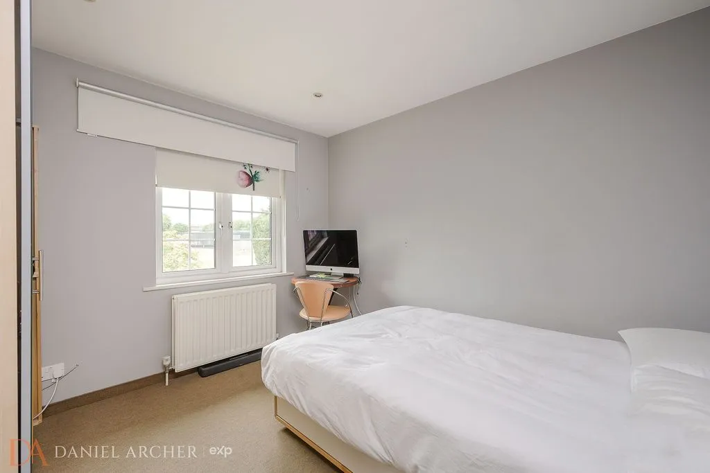 Peregrine Way, Wimbledon, SW19, photo 14