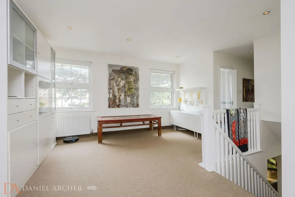 Peregrine Way, Wimbledon, SW19, photo 12