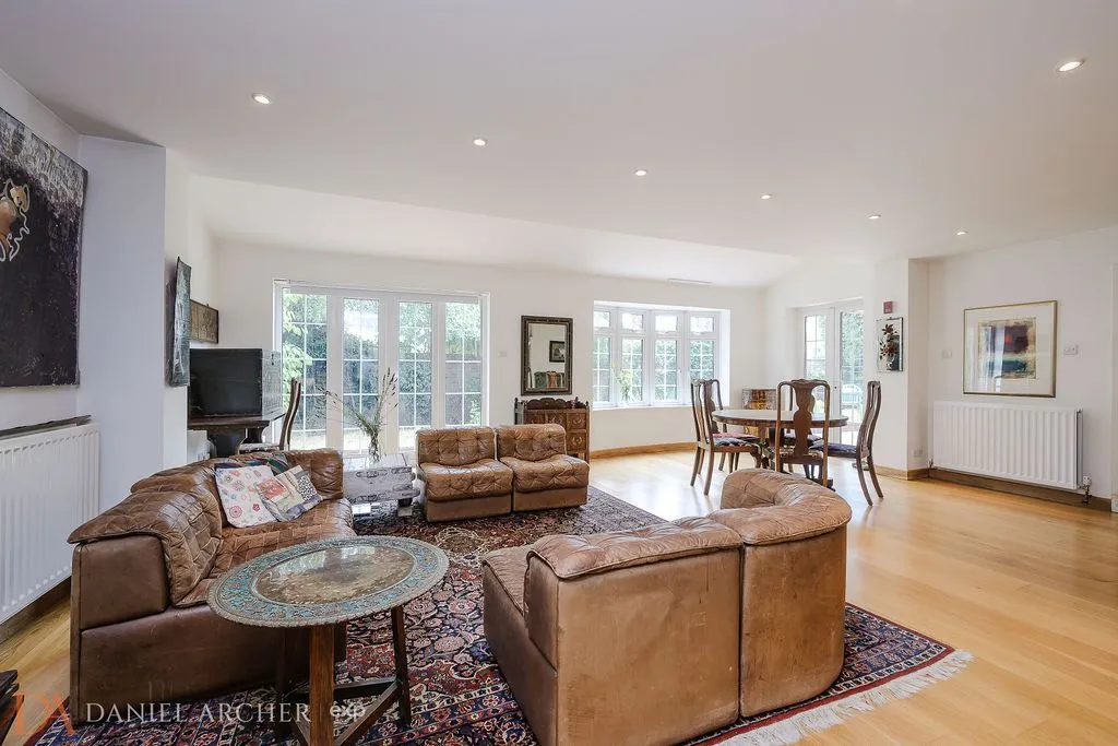 Peregrine Way, Wimbledon, SW19, photo 3