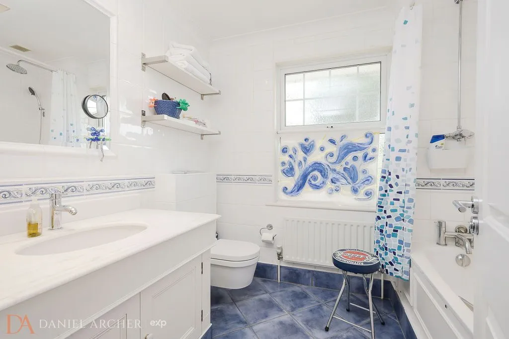 Peregrine Way, Wimbledon, SW19, photo 18