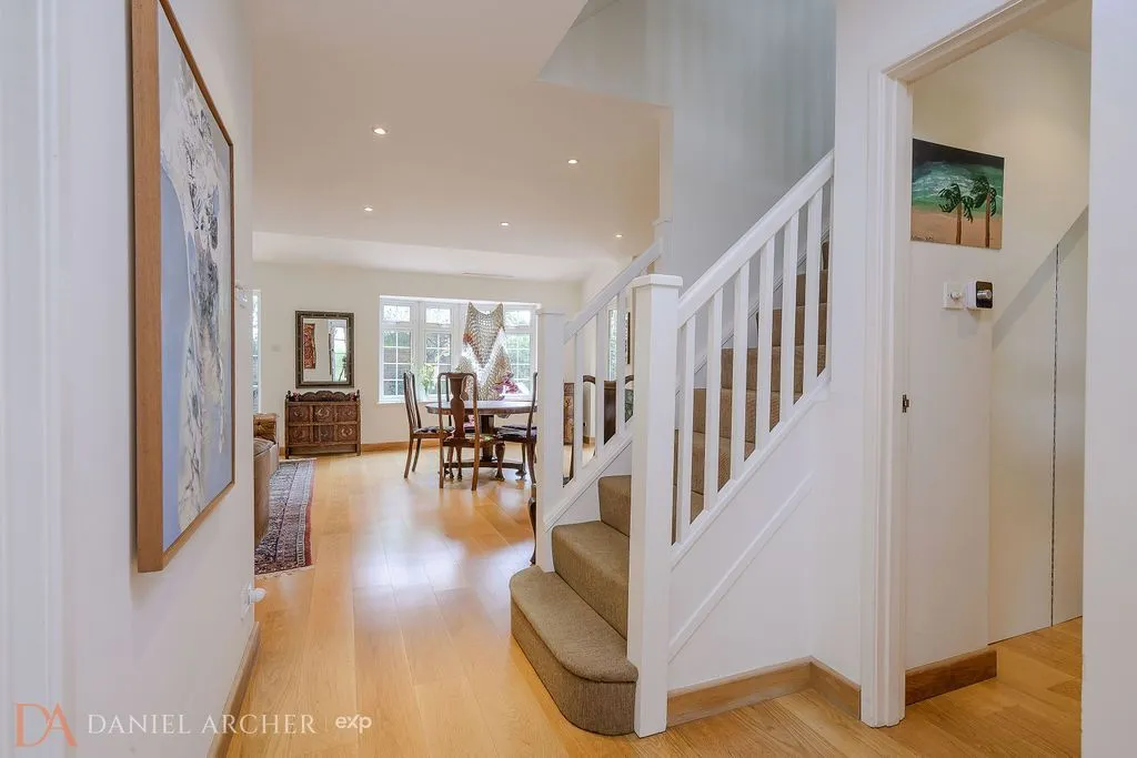 Peregrine Way, Wimbledon, SW19, photo 2