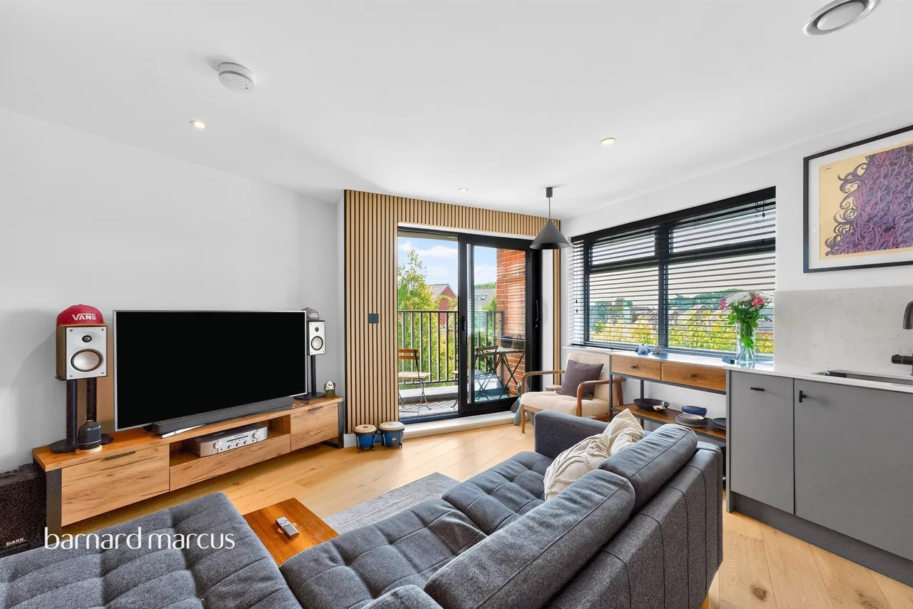 Friern Barnet Lane, London, photo 11
