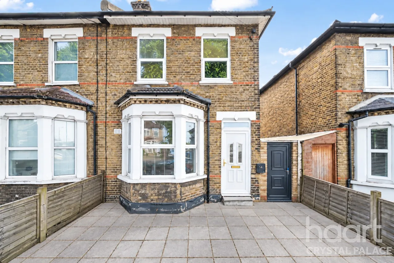 2 bed flat for sale, Kangley Bridge Road, London, SE26