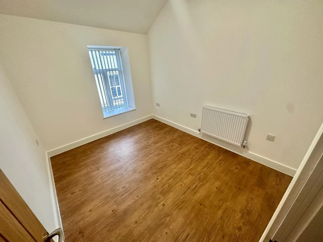 Bay Hall Common Road, HUDDERSFIELD, photo 6