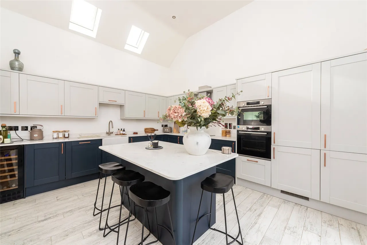 West Street, Lilley, LU2, photo 20