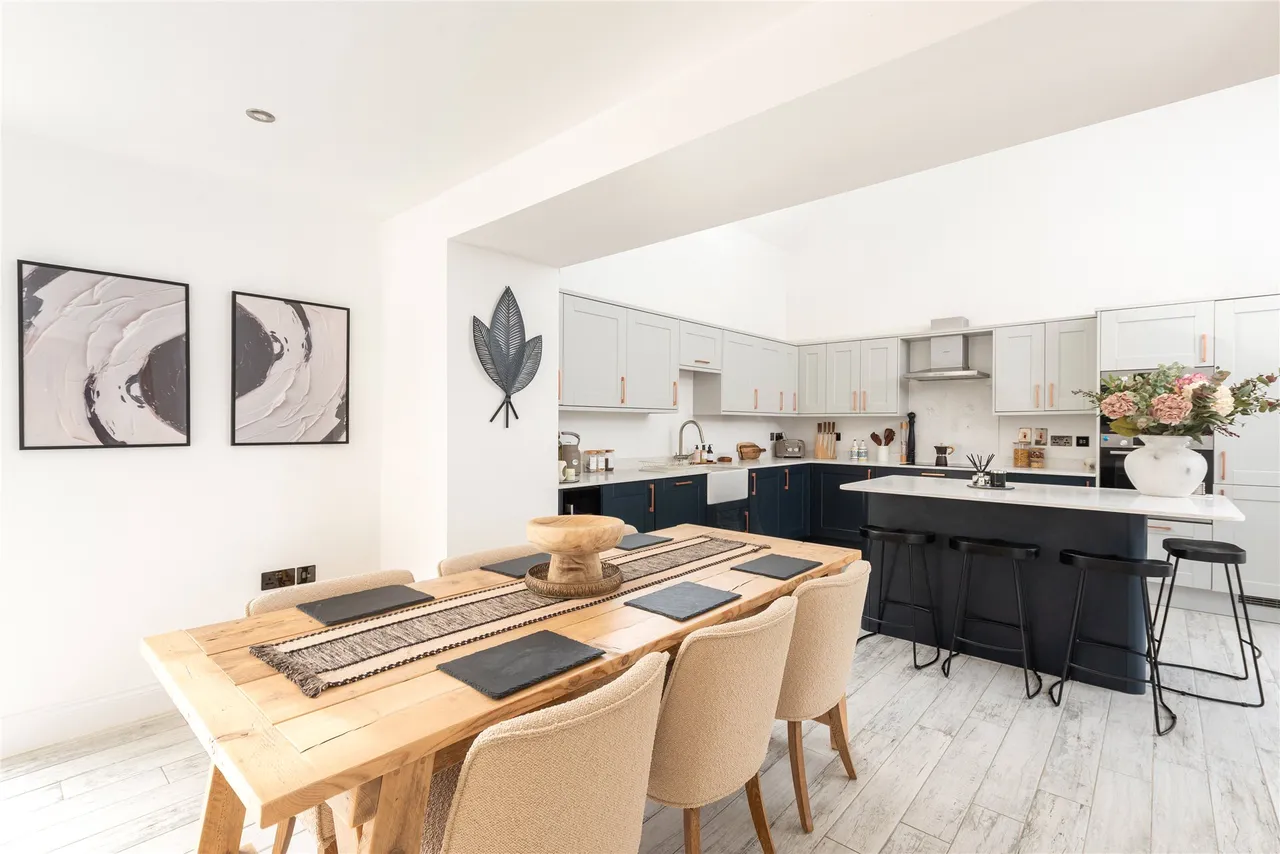 3 bed property for sale, West Street, Lilley, LU2