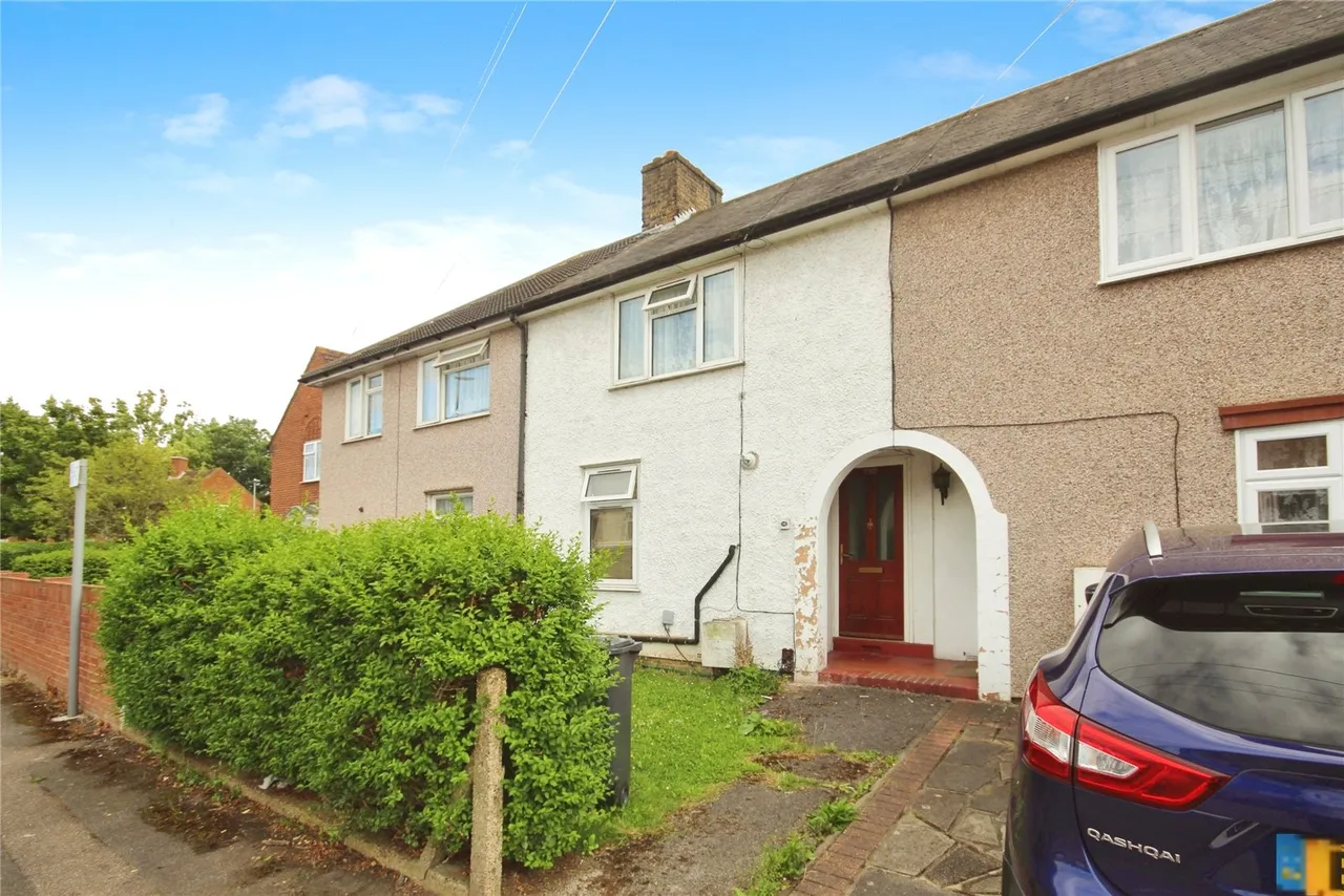 2 bed house to rent — Ilchester Road, Dagenham, RM8