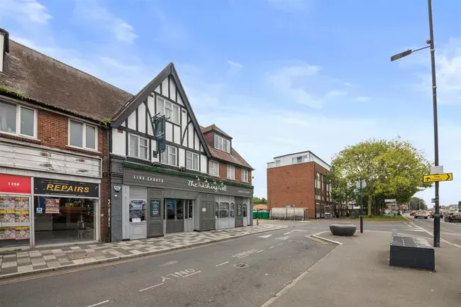 6 bed house for sale — Uxbridge Road, Hayes