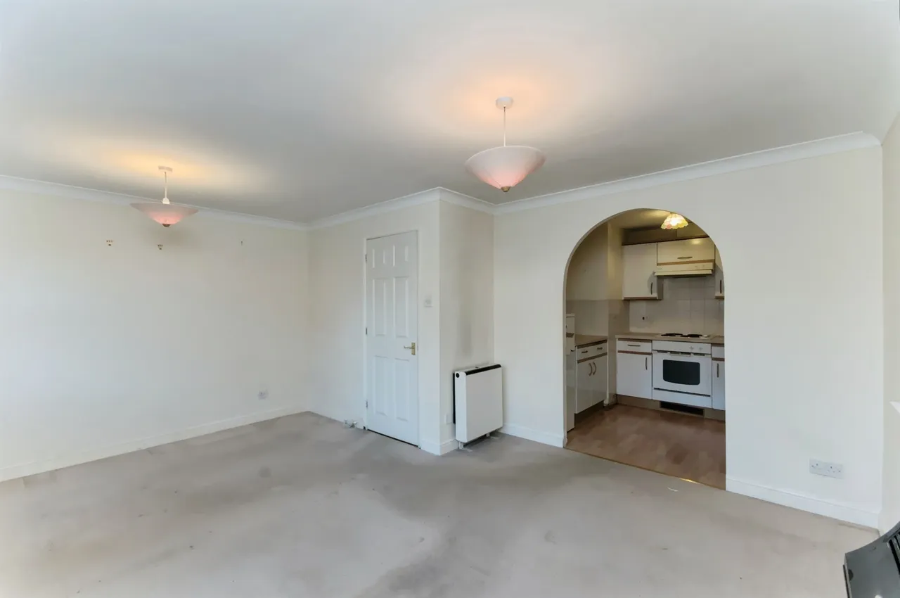 Falmouth Close, Eastbourne, photo 4